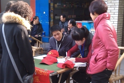 社工协助社区积极开展社保核对工作