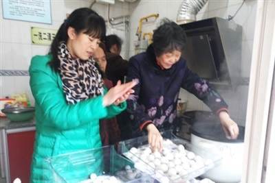 【爱心居家自助养老项目】新春乐团圆  美酒佳肴闹元宵